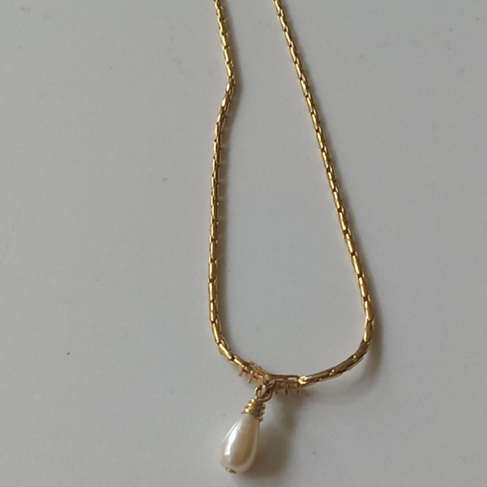 Gold Necklace with Pearl Pendant - Picture 2 of 4